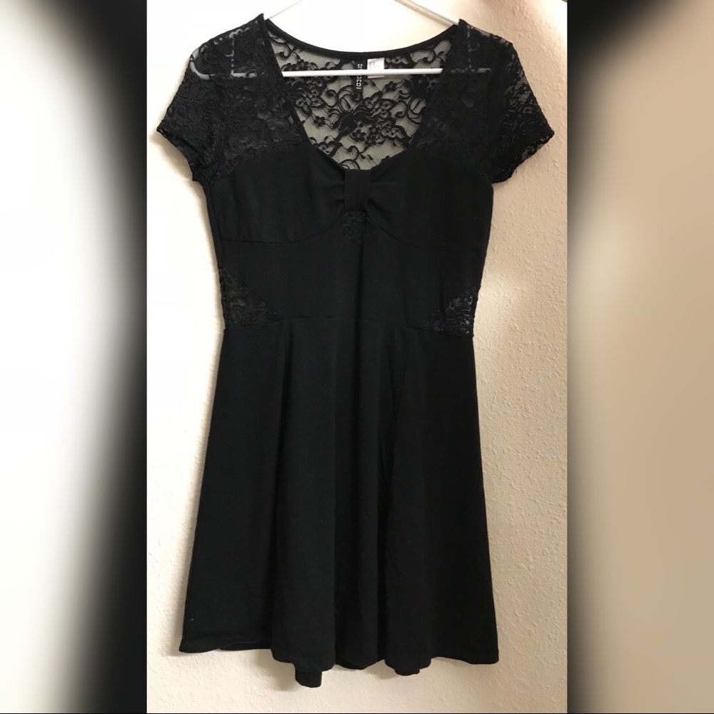 Divided H&M black medium sized dress floral